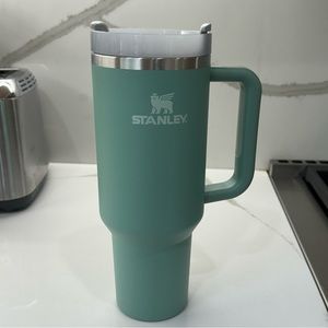 40oz Stanley tumbler with handle